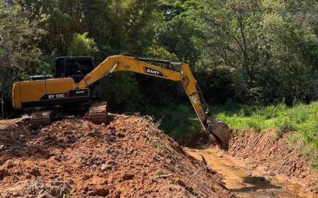 Ouro Preto realiza desassoreamento de Córrego do Prata
