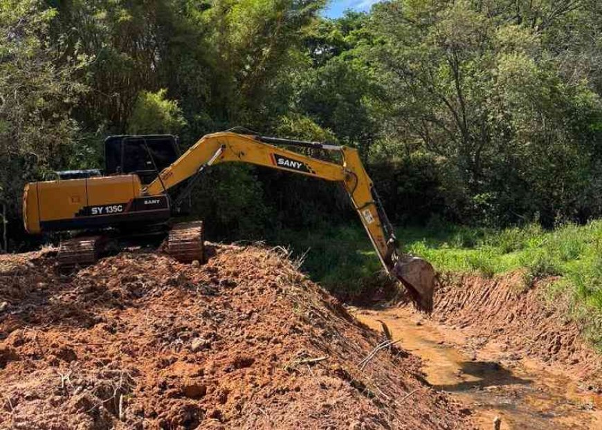 Ouro Preto realiza desassoreamento de Córrego do Prata