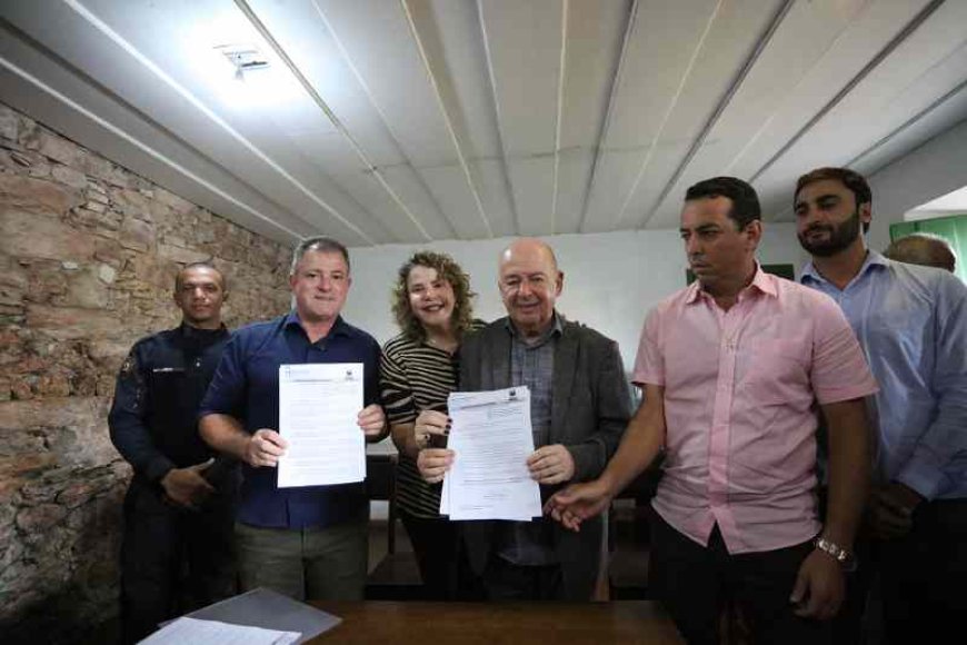 Ouro Preto sanciona leis que reajustam piso salarial e benefícios da Guarda Municipal
